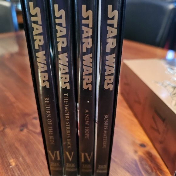 Star Wars Trilogy box set. Very good condition. 4 dvds - Picture 5 of 8